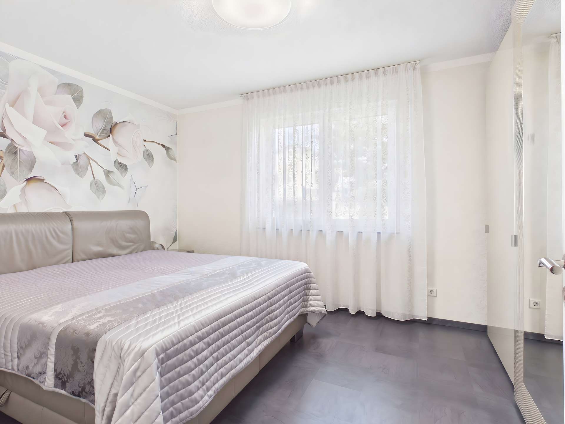 5575869-1dbZkTwCQRRcou5hPKvzAQ63-ee5a4d01-schlafzimmer-schlafzimmer-staging-in-philippsburg-4k