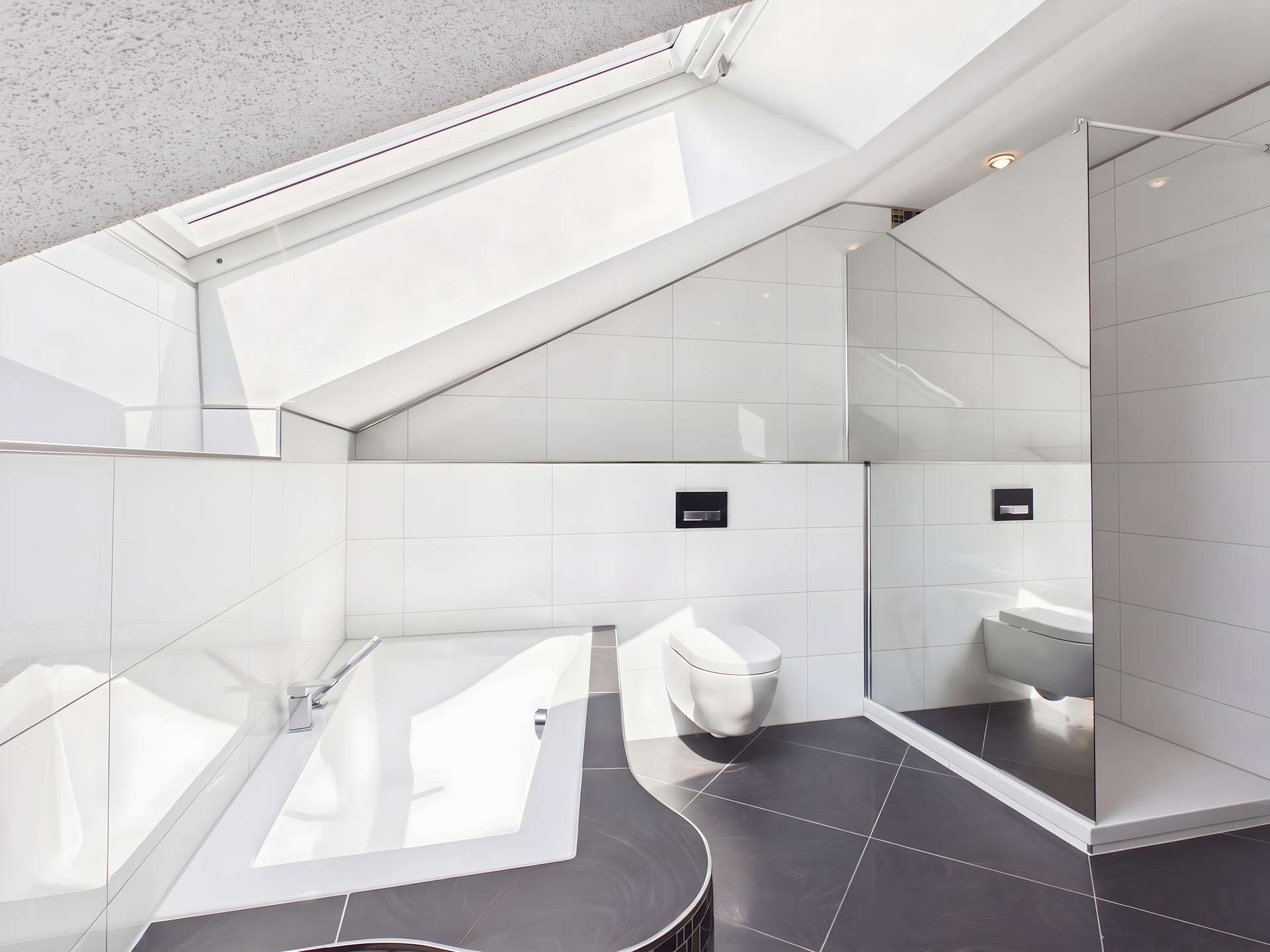5575869-5tCS4iRWCcwQXVFCeW5YAzEH-b863afbd-badezimmer-badezimmer-staging-in-philippsburg-4k