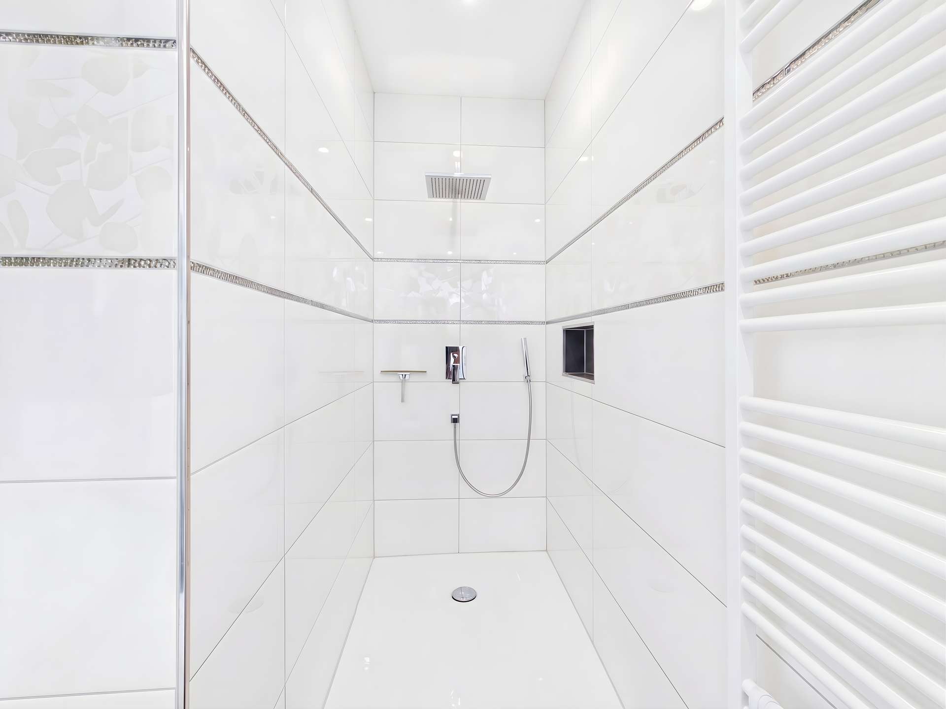5575869-oLuSQoomtDHeMH6PppjRbNUA-f9532161-dusche-badezimmer-staging-in-philippsburg-4k