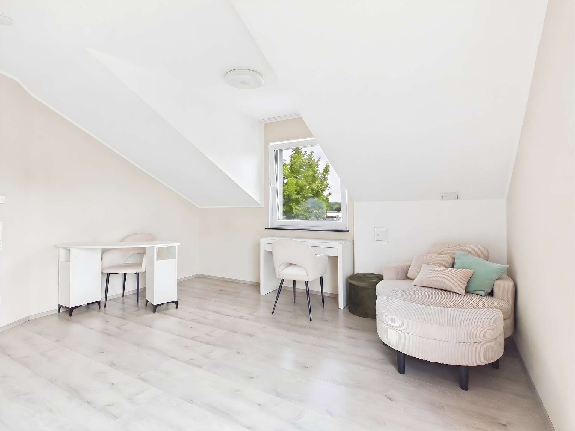 5575869-u1NNVPHJZN8sYQHn8wTrHsen-51edef34-kinderzimmer-kinderzimmer-staging-in-philippsburg-4k